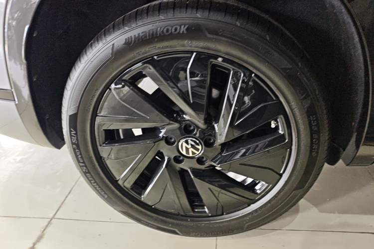 Used Volkswagen Tayron 2024 330TSI Two-Wheel Drive R-Line High-Energy Version
