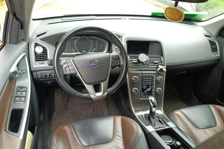 Used Volvo XC60 2014 Restyled T5 Zhiya Edition Center Console