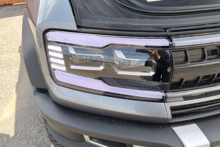 Used Formula Leopard 5 2023 Navigator Edition
