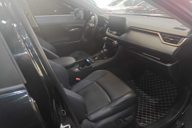 Used Toyota Wildlander 2024 2.0L CVT 4x4 Luxury PLUS Edition
