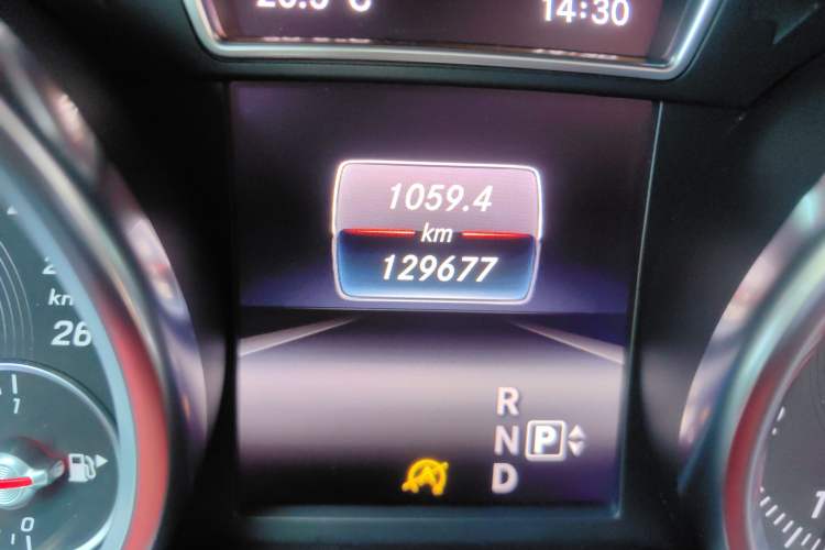 Used Mercedes-Benz GLE 2015 GLE 400 4MATIC Odometer Close Up