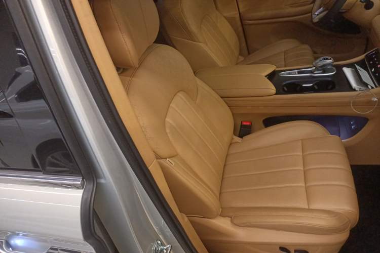 Used VOYAH Dream 2024 PHEV Extended-Range Premium Edition
