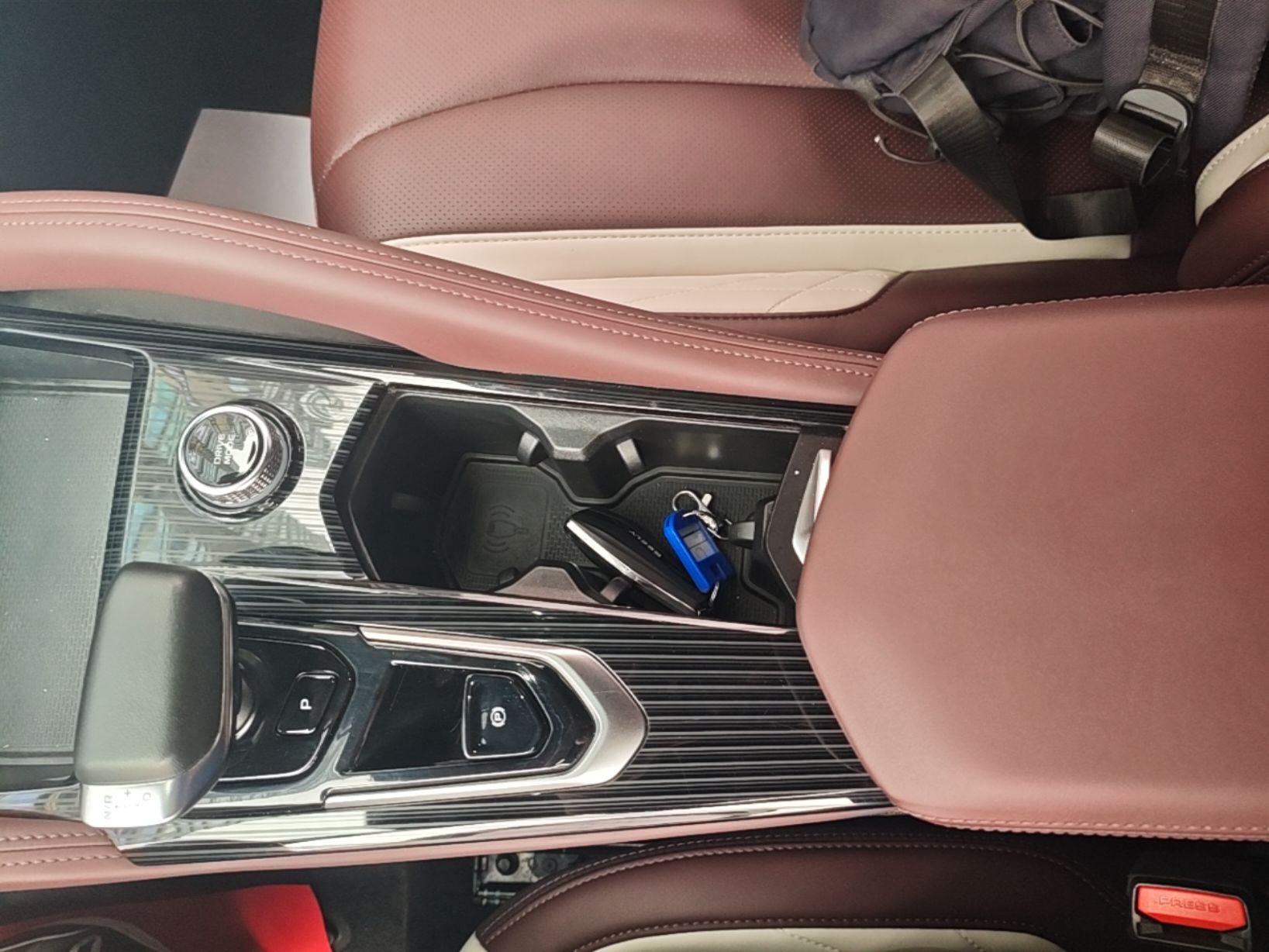 Geely Auto Monjaro L 2021 2.0TD DCT EVO Two-Wheel Drive Prestige Version — снимка 16