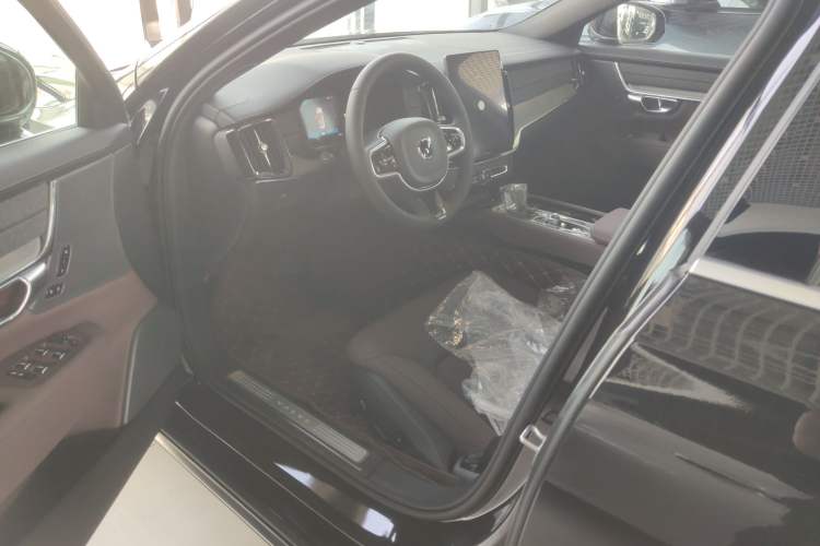 Used Volvo S90 2026 B5 Zhiyi Luxury Edition