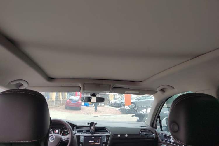 Used Volkswagen Tiguan L 2017 330TSI Automatic Two-Wheel Drive Luxury Edition Headliner