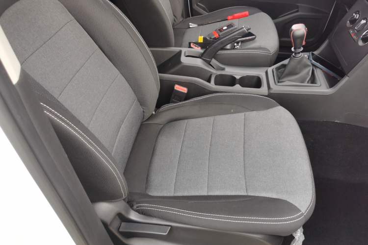 Used Wuling Hongguang PLUS 2019 1.5T Manual Comfort Version 7 Seats Right Front Seat