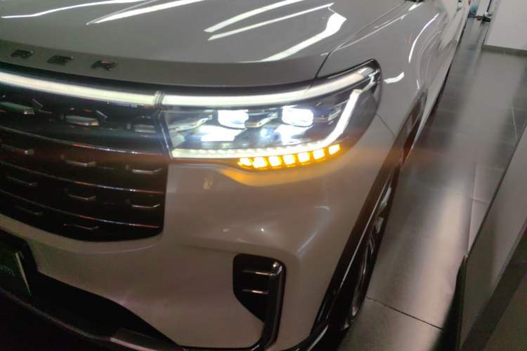 Used Ford Explorer 2023 EcoBoost 285 Four-Wheel Drive Titanium Edition 6 Seats
