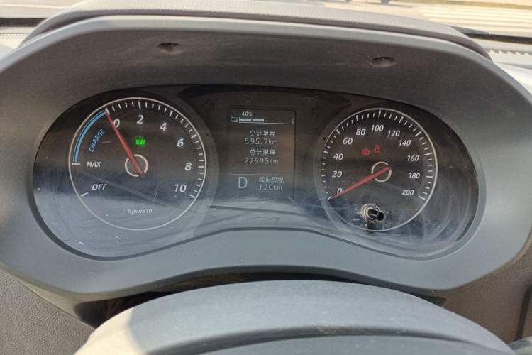 Used Wuling Yangguang 2024 300KM Comfort Version Passenger Van 75kW
