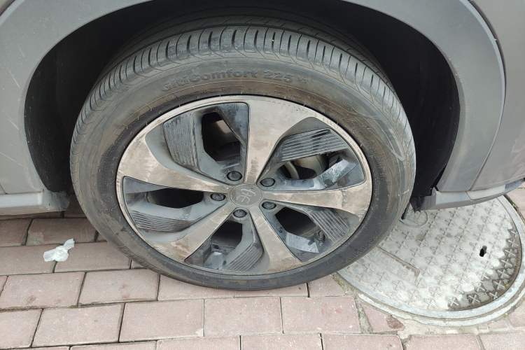 Used BYD Song PLUS New Energy 2021 DM-i 110KM Flagship PLUS Right Front Wheel Hub