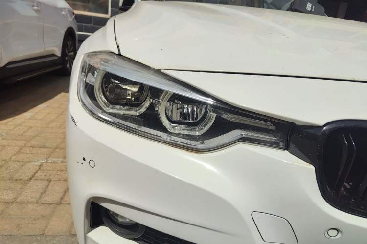 Used BMW 3 Series 2018 320i M Sport Package Right Front Headlight