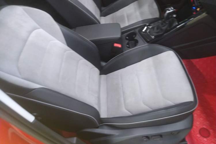 Used Volkswagen Tayron X 2020 330TSI Two-Wheel Drive Luxury Smart Connectivity Version Right Front Seat