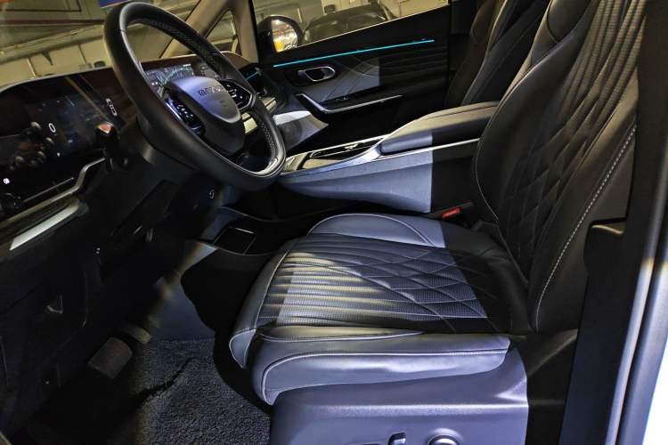 Used SAIC MAXUS Dajia 9 2024 Long-Range Forest Seven-Seater Version
