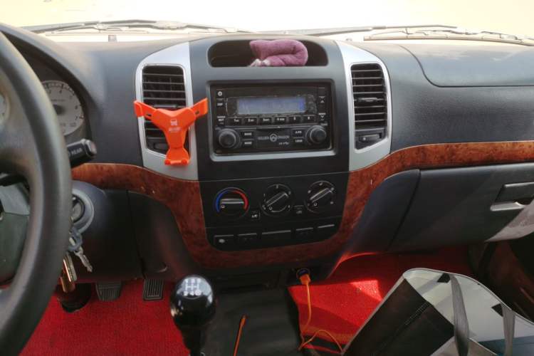 Used Golden Dragon Hiace 2010 2.0L Long-Wheelbase Gasoline Premium Version V20
