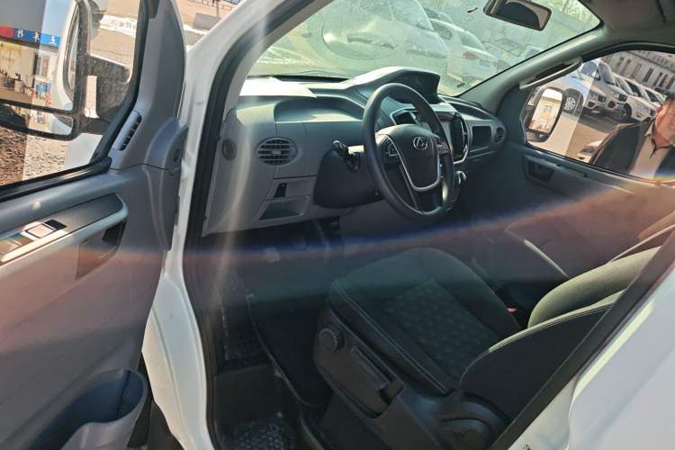 Used SAIC MAXUS Xintu V80 2021 2.0T Manual Classic Aoyuntong Short Wheelbase Mid-Height 7/8/9-Seater