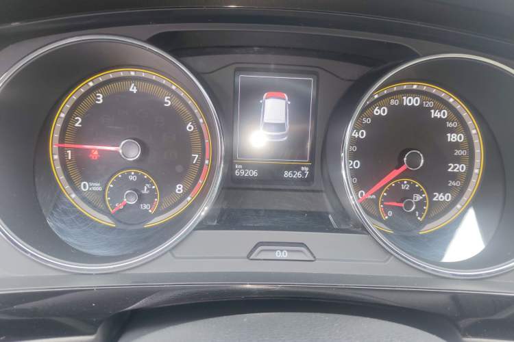 Used Volkswagen Tiguan L 2019 380TSI Automatic All-Wheel Drive Luxury Edition with 7 Seats China VI Standard Instrument Cluster