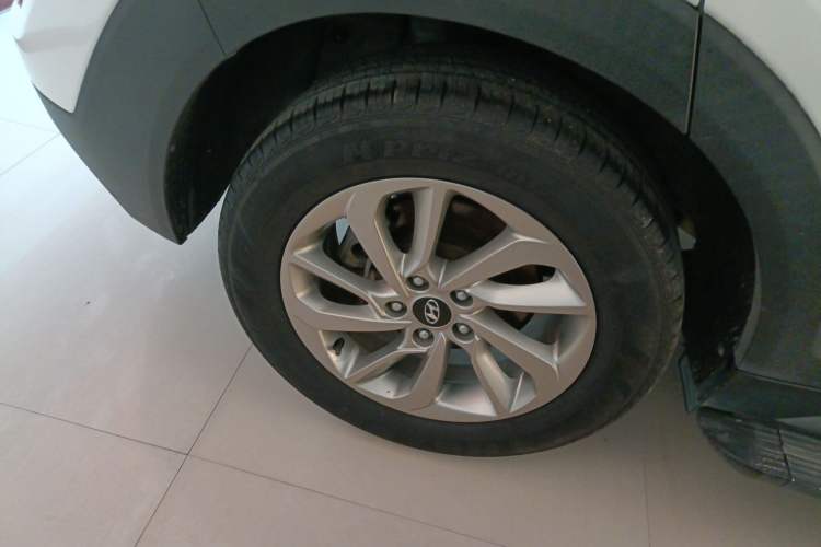 Used Hyundai Tucson 2018 1.6T Dual-Clutch Two-Wheel Drive 15th Anniversary Special Edition Right Rear Wheel Hub