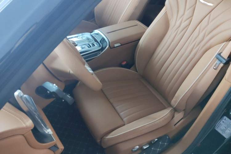 Used Hongqi H9 2025 2.0T Two-Wheel-Drive Flagship Private Enjoyment Style 5 Seats