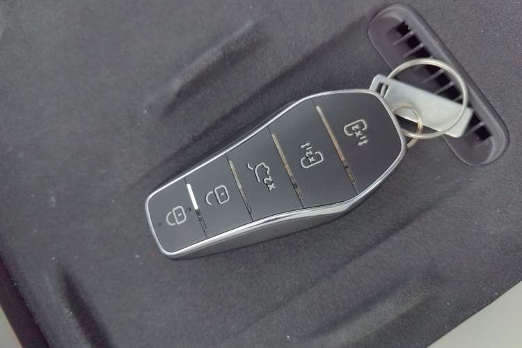 Used BYD Xia 2025 DM-i 1.5T 180km Beyond Edition Vehicle Key