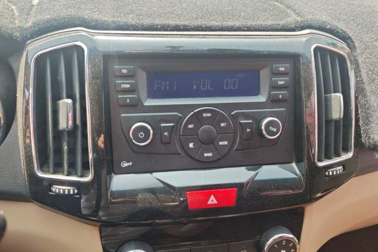 Used Chery E3 2015 1.5L Manual Fashion Model Audio And AC Panel