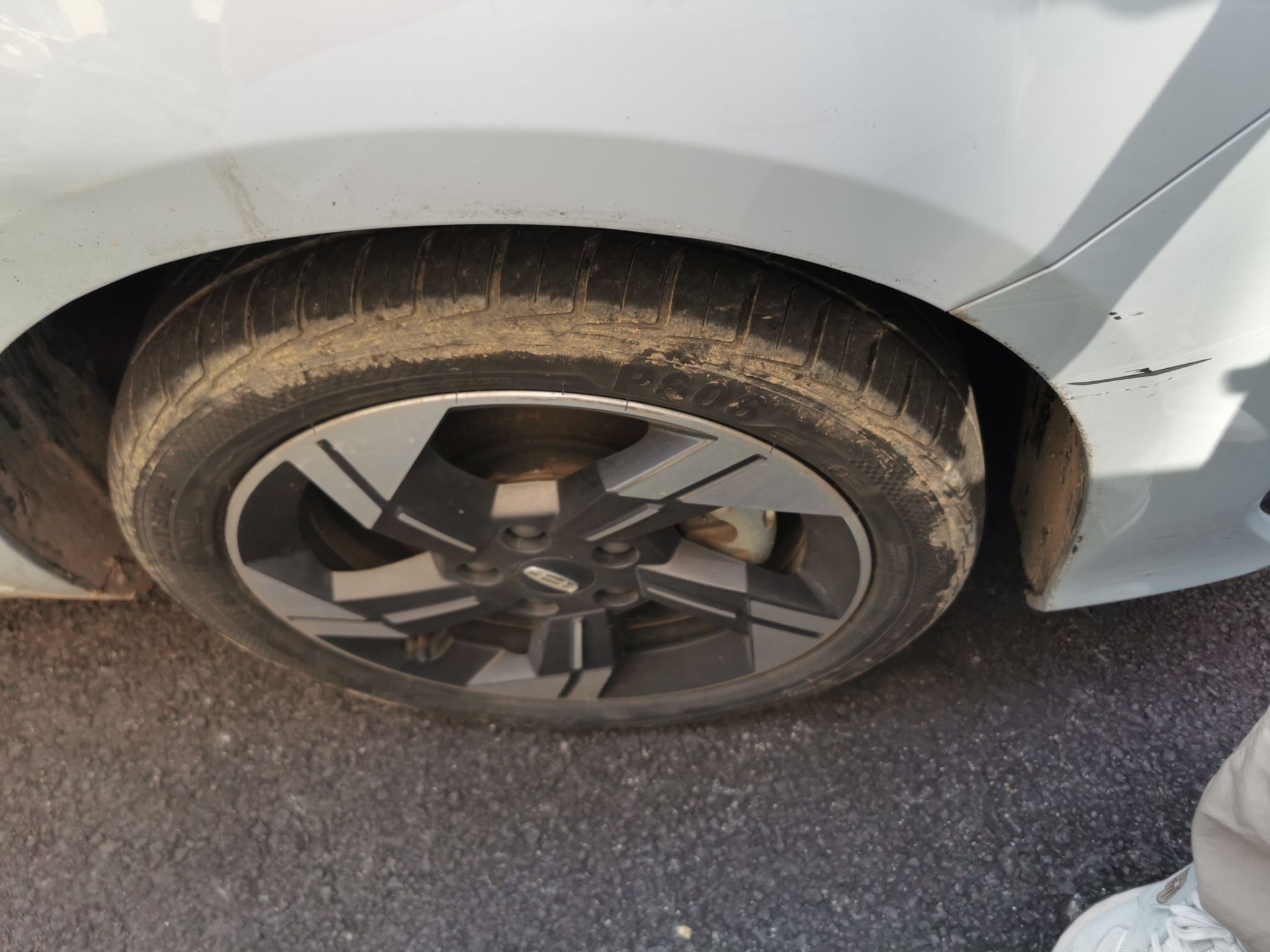 Geely Auto Emgrand L HiP 2022 1.5TD-DHT Pro 100KM Super Rui — снимка 8