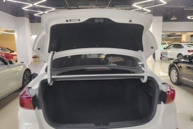 Used CHANGAN Eado 2025 PLUS 1.4T Dual-Clutch High-Energy Version Trunk