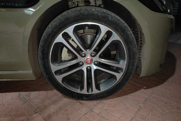 Used Jaguar XEL 2021 2.0T 250 PS R-DYNAMIC S Advanced Sport Edition Right Front Wheel Hub