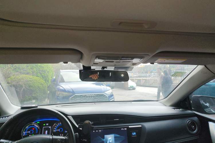 Used Toyota Corolla 2018 Dual-Engine 1.8L E-CVT Smart Edition