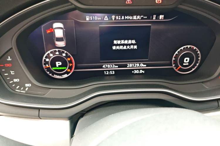 Used Audi A4L 2019 40 TFSI Fashion Edition China VI Emission Standard Odometer Close Up