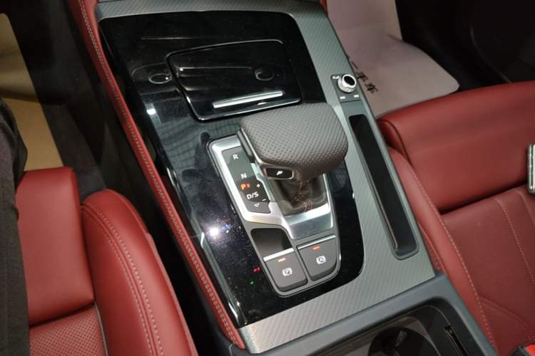 Used Audi Q5L 2025 quattro 45th Anniversary Edition 40 TFSI Luxury Dynamic Model
