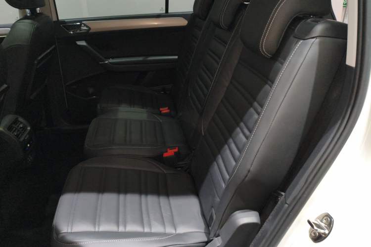 Used Volkswagen Touran 2018 Volkswagen Touran L 280TSI DSG Luxury Edition 7 Seats