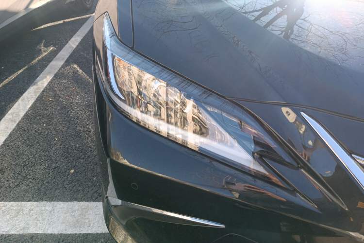 Used Lexus ES 2024 200 Premium Edition Right Front Headlight