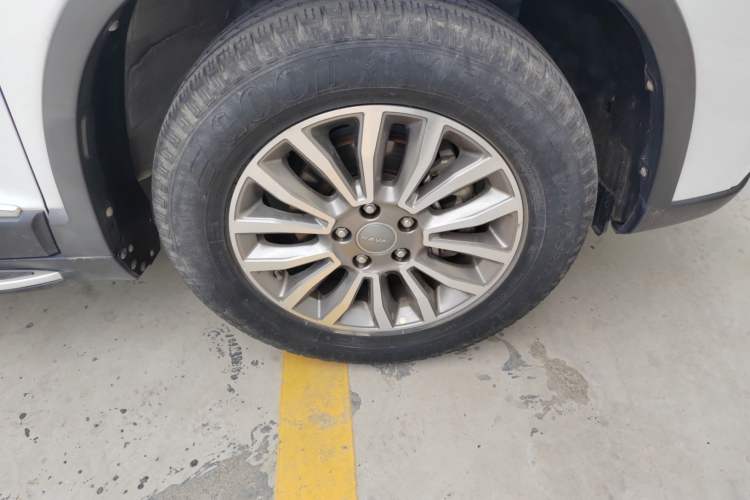 Used Haval H6 2015 Sport Edition 1.5T Automatic Two-Wheel Drive Luxury Model Right Front Wheel Hub