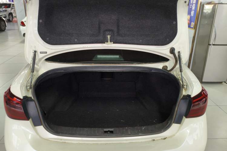 Used Infiniti Q50L 2018 2.0T Enjoyment Version China V Standard
