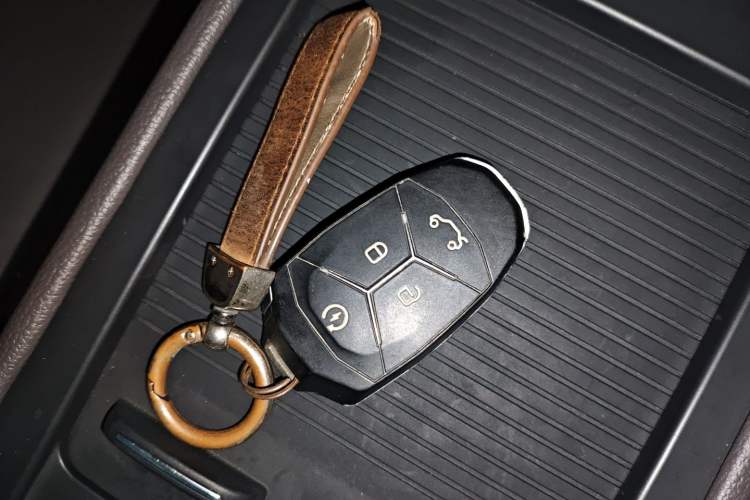 Used Lynk & Co 02 2019 High-Energy Edition 2.0T Automatic Two-Wheel Drive Shine Pro Edition China VI Standard Vehicle Key