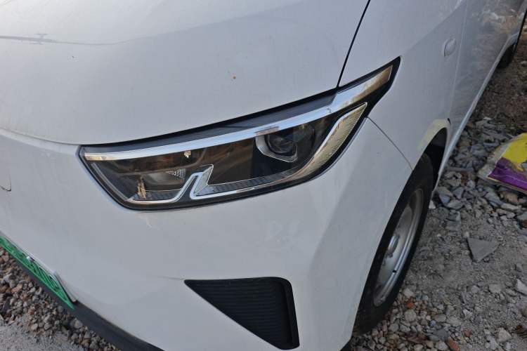 Used Wuling Yangguang 2024 300KM Comfort Version Passenger Van 75kW
