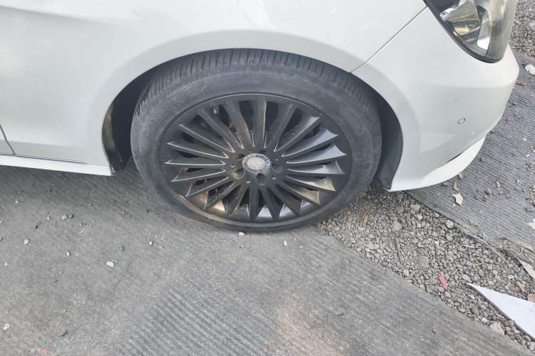 Used Mercedes-Benz E-Class 2015 E 200 L Right Front Wheel Hub