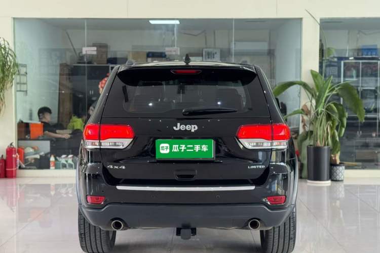 Used Jeep Grand Cherokee 2016 3.0L Comfort Navigation Edition Rear