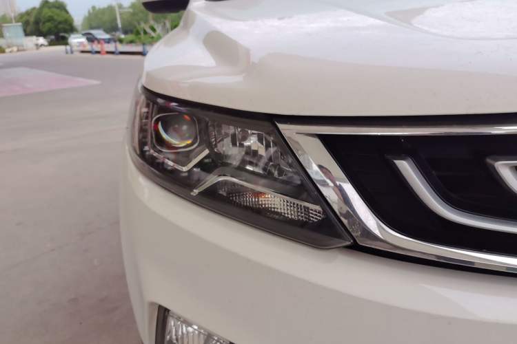 Used Geely Auto Vision X6 2016 1.8L Manual Luxury Model Right Front Headlight