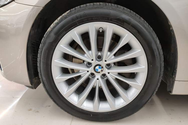 Used BMW 5 Series 2021 525Li Luxury Package Left Front Wheel Hub