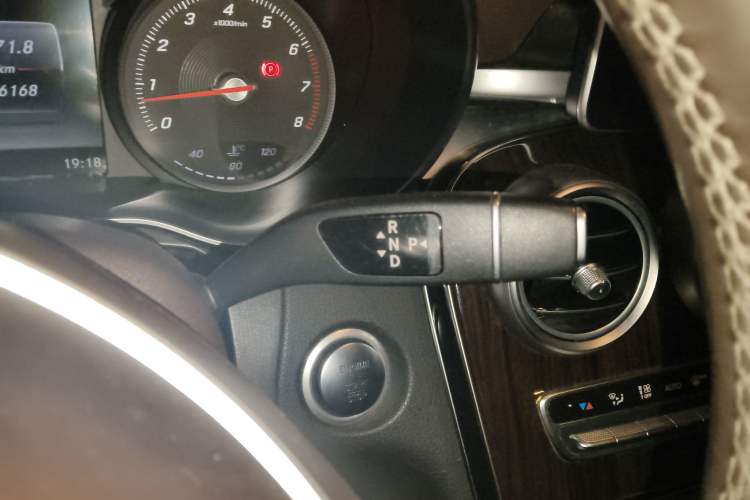 Used Mercedes-Benz GLC 2018 GLC 260 4MATIC Luxury Model
