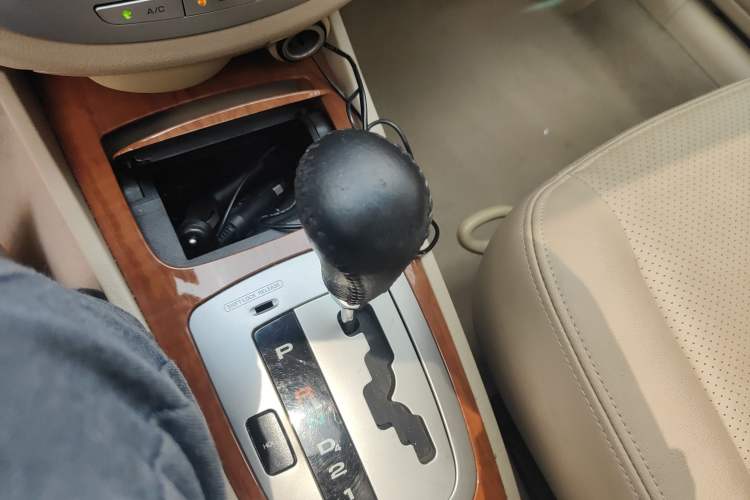 Used Buick Excelle 2011 1.6 LE-AT Gear Lever