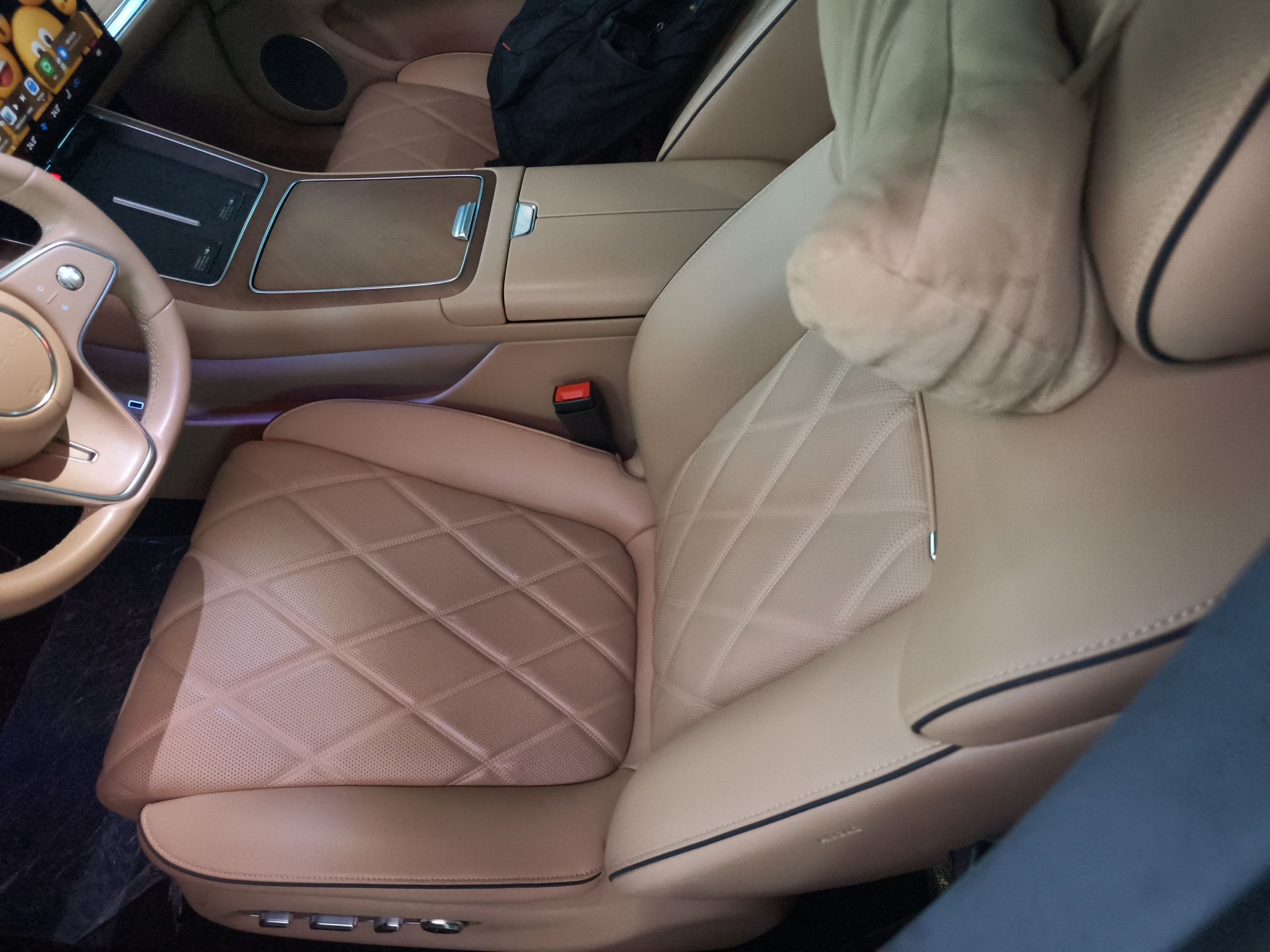 Переднее сиденье в автомобиле