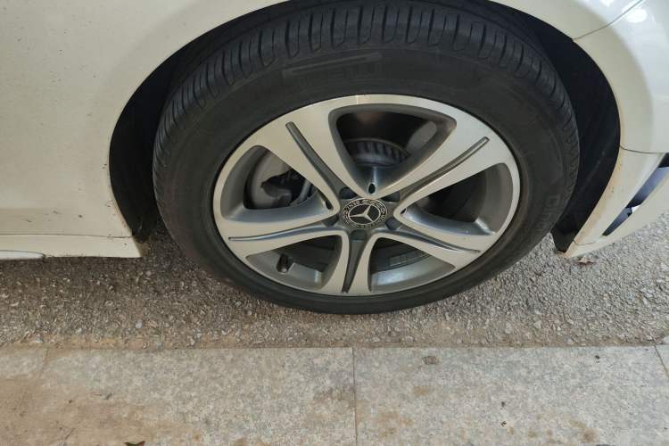 Used Mercedes-Benz C-Class 2019 Restyled C 260 L Sport Edition Right Front Wheel Hub