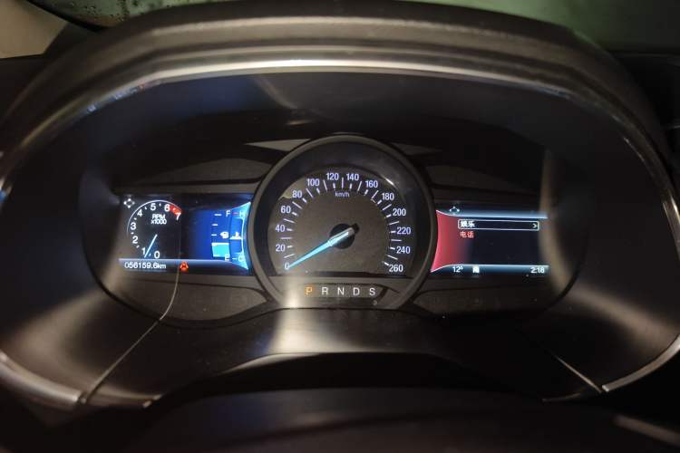 Used Ford Edge 2015 2.0T GTDi Two-Wheel-Drive High-Line Version
