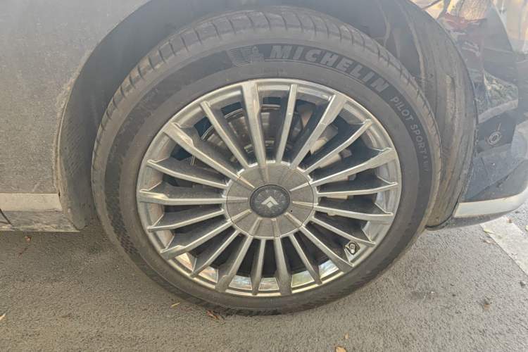 Used Hyptec HL 2025 700 Ultra Six-Seater All-Wheel-Drive LiDAR Version
