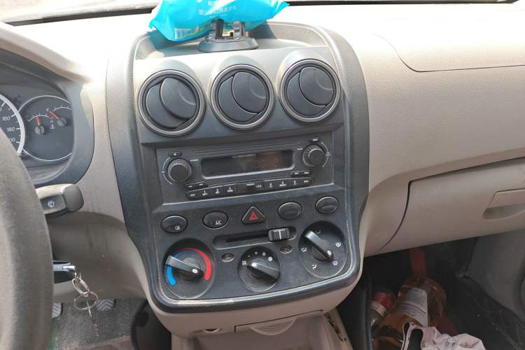Used Wuling Hongguang 2010 1.2L Standard Version China IV Audio And AC Panel