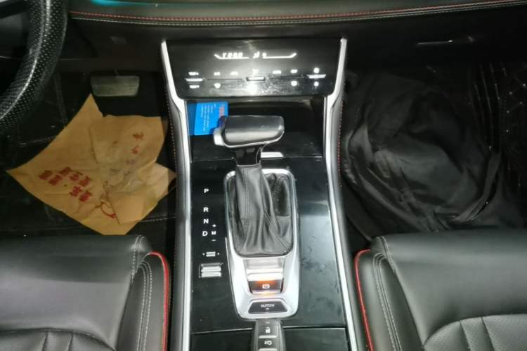 Used CHANGAN CS75 2018 280T Automatic Smart Edition China V-standard Gear Lever