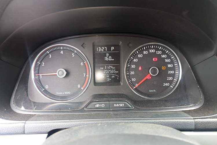 Used Volkswagen Lavida 2013 1.4TSI DSG Comfort Edition Odometer Close Up