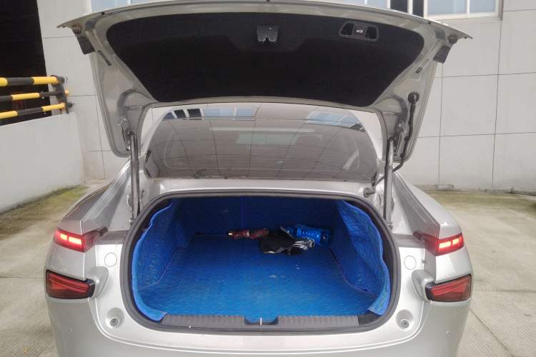 Used XPeng P7 2022 670N+ Trunk