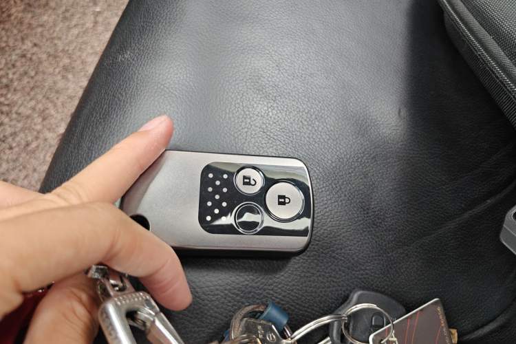 Used Honda CR-V 2013 2.4L four-wheel drive luxury version Vehicle Key